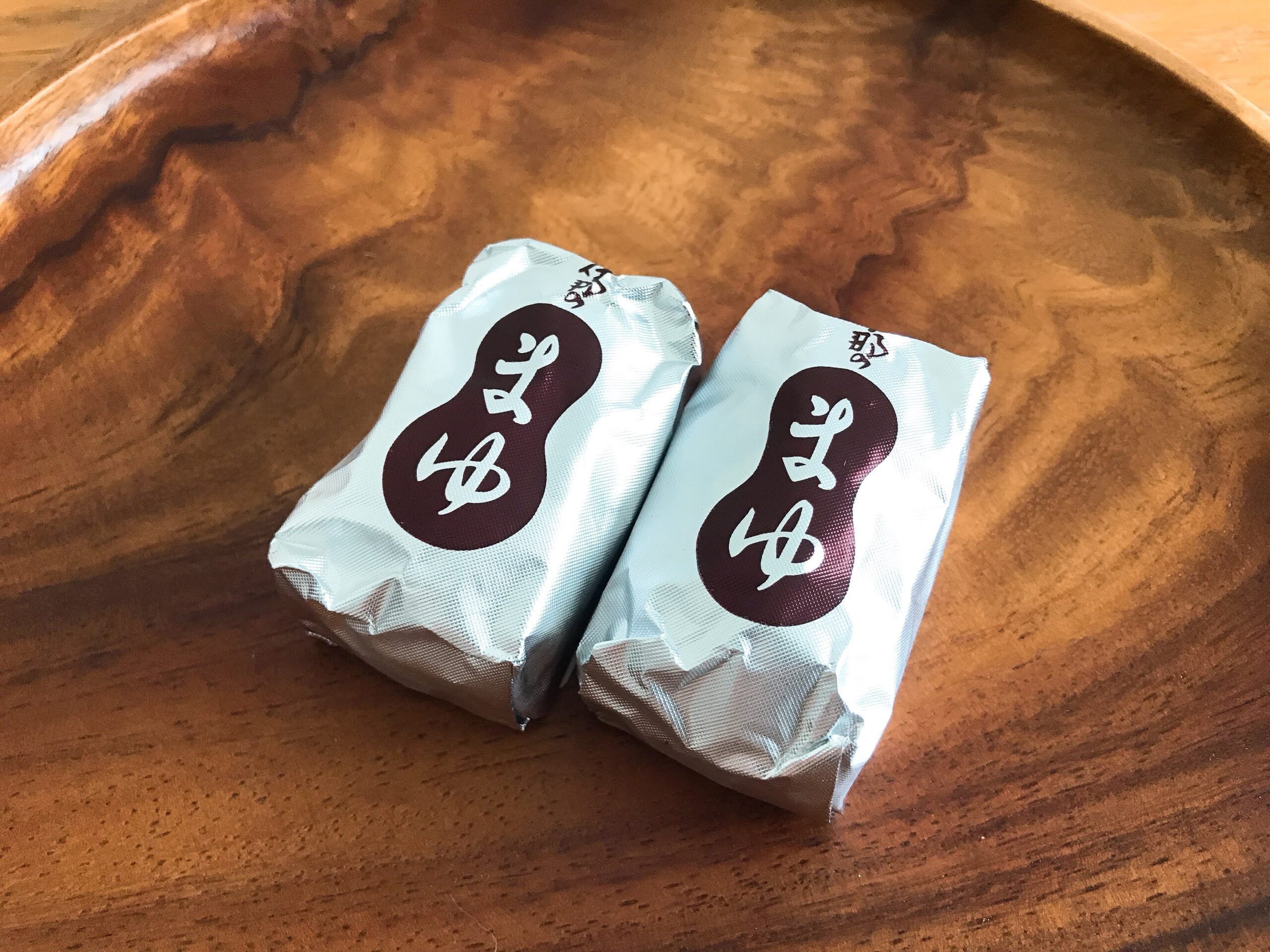 越後屋菓子店「伊那のまゆ」